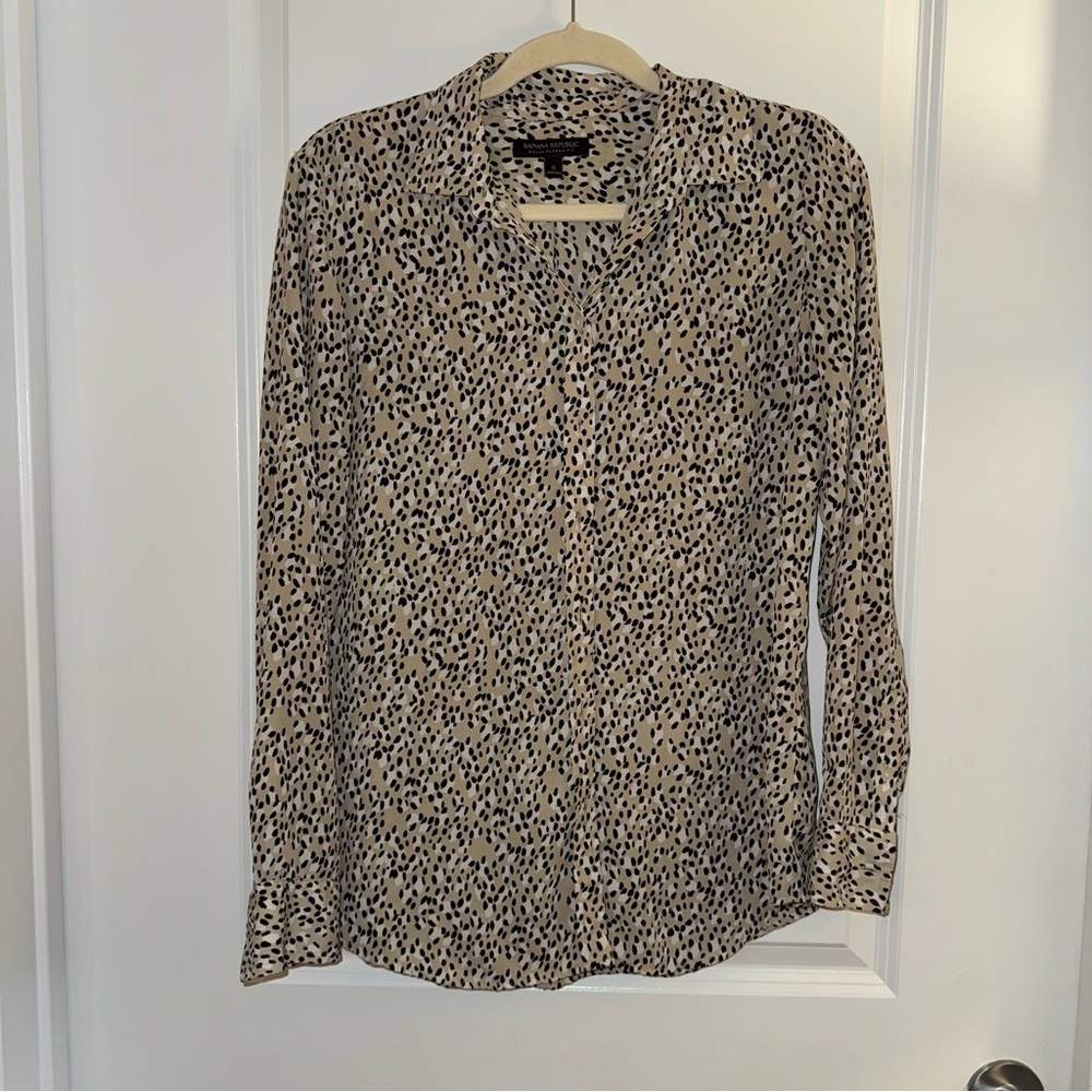 Banana Republic Black and Cream Button Down Shirt Fitted Notched Collar